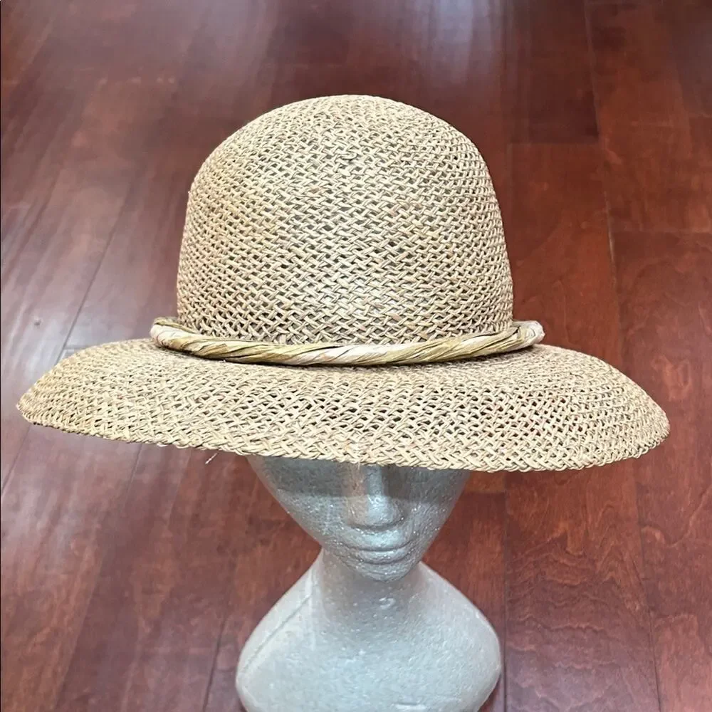 Vintage Cottagecore Straw Hat with Floral Detail - Picture 7 of 16
